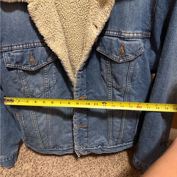 Levi's Cream Sherpa Lined Trucker Jacket - Picture 16 of 16